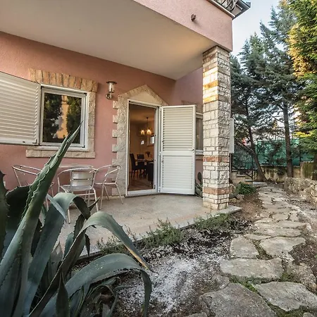 Lugano Apartmán *