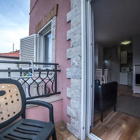 Lugano Apartman *